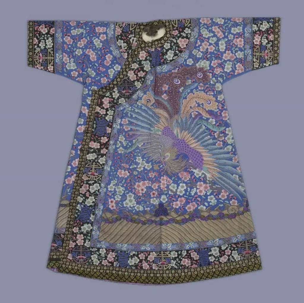 品月色缂丝凤凰梅花皮衬衣 - 故宫织绣类藏品_第1张