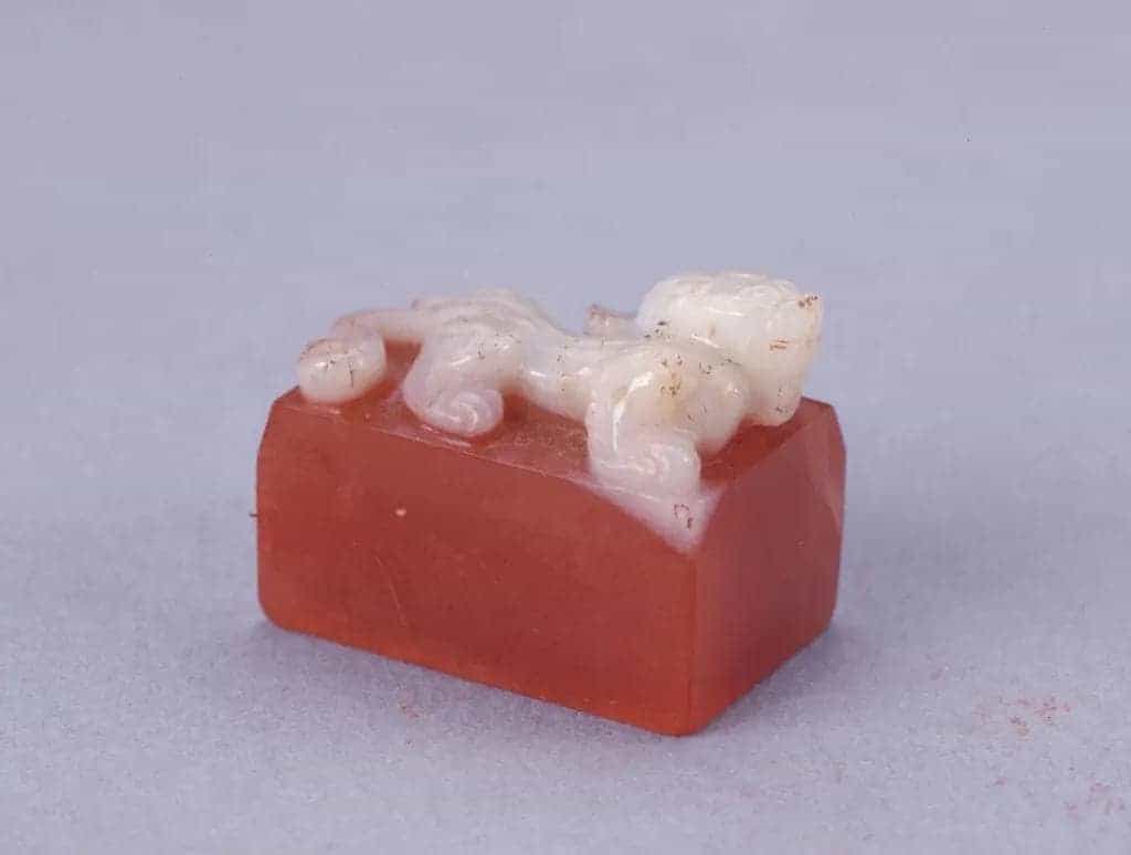 玛瑙螭纽“随安室”印 - 故宫玺印类藏品_第1张