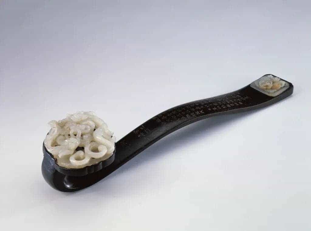 硬木柄刻御制诗青玉两镶如意 - 故宫生活器具类藏品_第1张