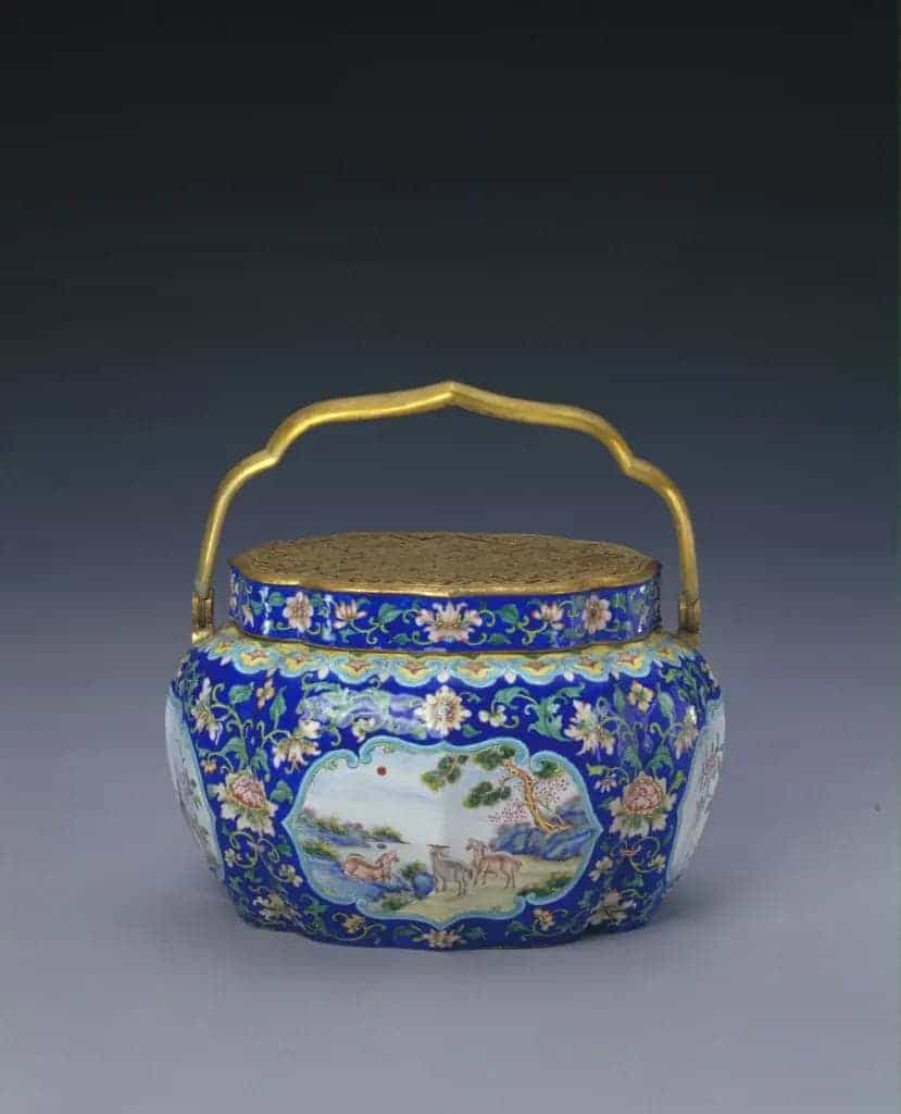 画珐琅三阳开泰纹手炉 - 故宫珐琅器藏品_第1张