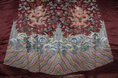 酱色缎地缉米珠绣云龙袍料 - 故宫织绣类藏品_第3张