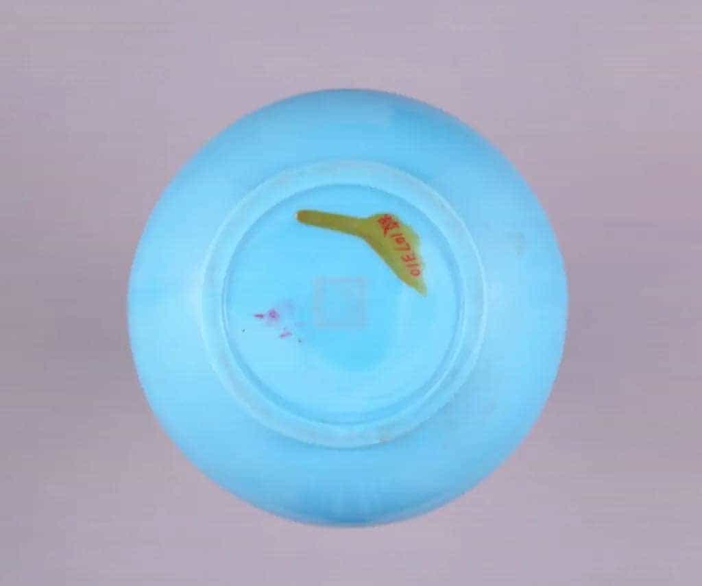 乾隆款孔雀蓝色玻璃长颈瓶 - 故宫玻璃器藏品_第2张
