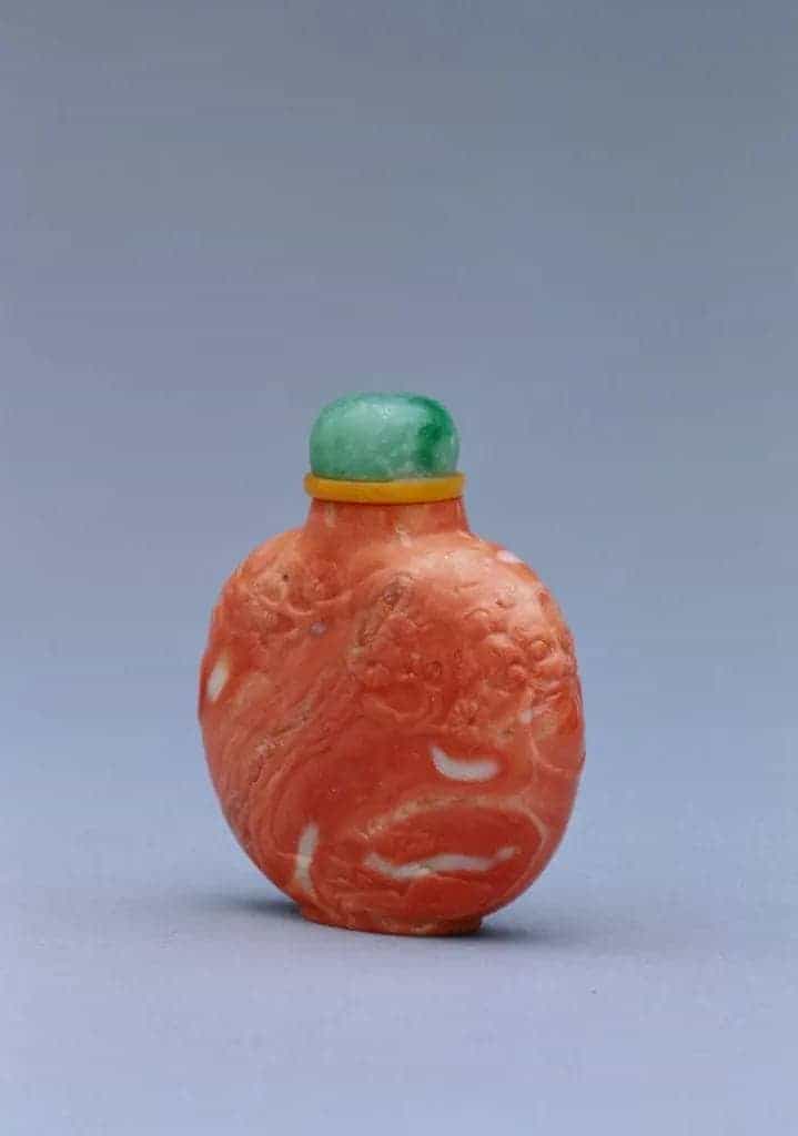 珊瑚雕松石云蝠纹鼻烟壶 - 故宫生活器具类藏品_第1张