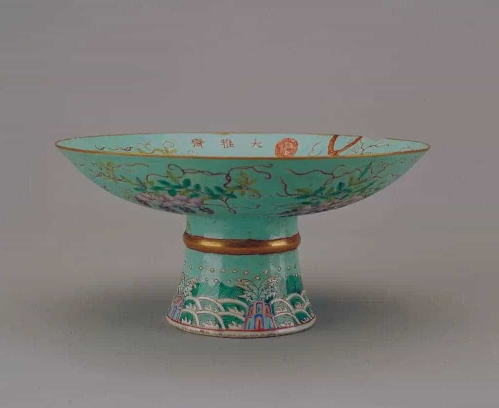 绿地粉彩花鸟纹高足盘 - 故宫陶瓷器藏品_第1张