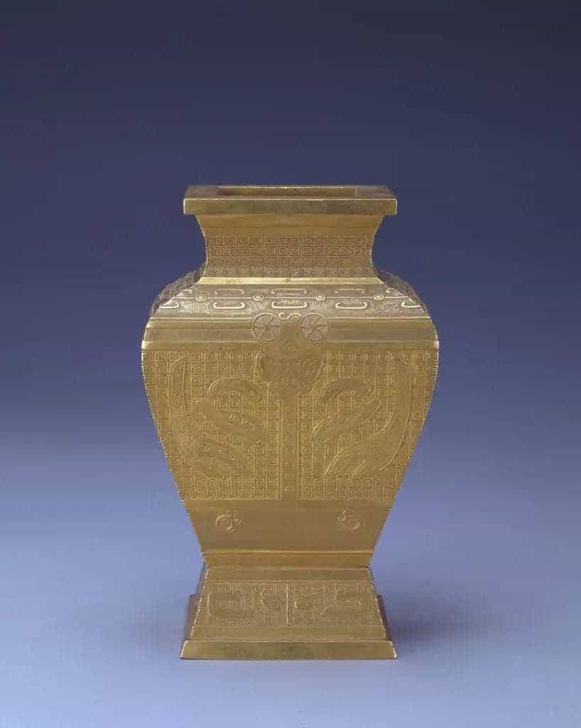 金兽面纹方瓶 - 故宫金银锡器藏品_第1张