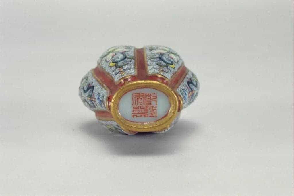 粉彩瓜棱瓷鼻烟壶 - 故宫生活器具类藏品_第3张