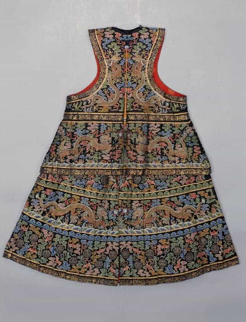 石青色彩云金龙妆花缎袷朝褂 - 故宫织绣类藏品_第2张