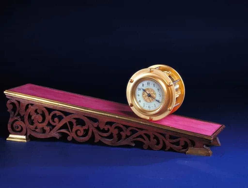 铜镀金滚钟 - 故宫钟表仪器类藏品_第1张