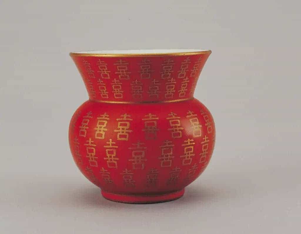 红地金喜字纹奓斗 - 故宫陶瓷器藏品_第1张