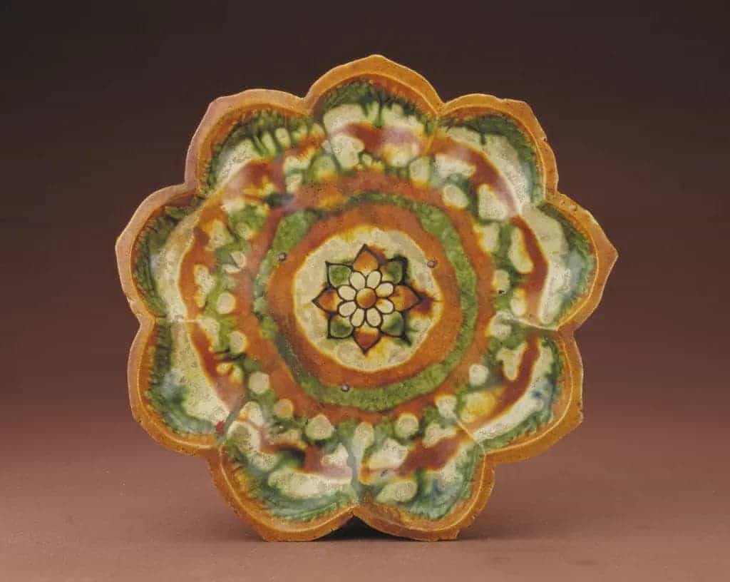 三彩菱花式三足盘 - 故宫陶瓷器藏品_第2张