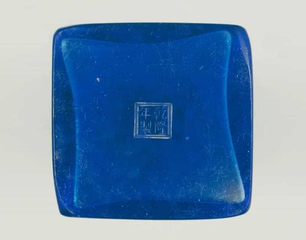 乾隆款蓝玻璃方花觚 - 故宫玻璃器藏品_第2张