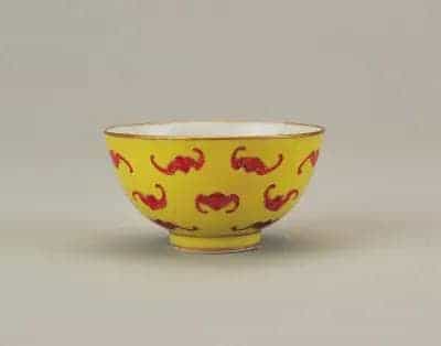 黄地描金红蝠纹盅 - 故宫陶瓷器藏品_第1张