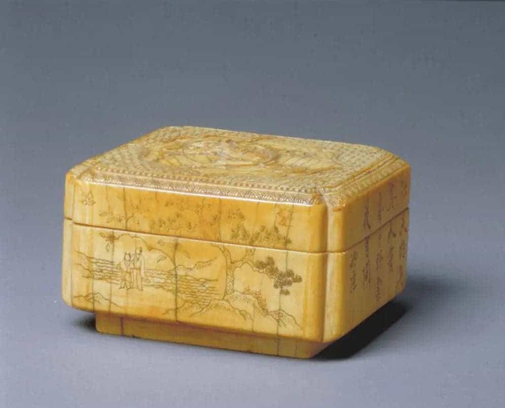 象牙雕狮戏金钱纹方盒 - 故宫竹木牙角匏类藏品_第4张