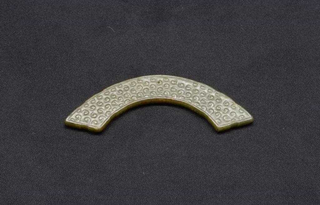 青玉蚕纹璜 - 故宫玉石器藏品_第1张