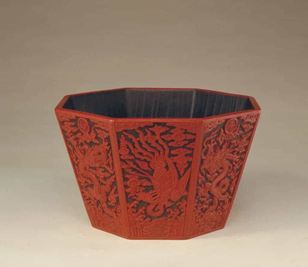 绿地剔红龙凤寿字纹八方盆 - 故宫漆器藏品_第1张