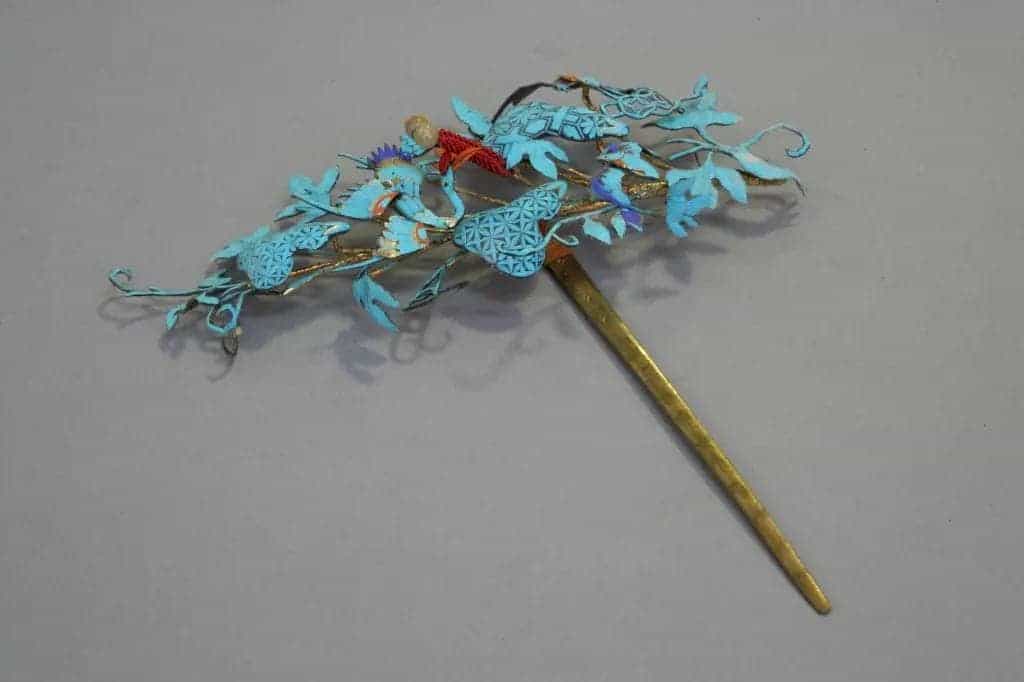 点翠子孙万代纹头花 - 故宫首饰类藏品_第1张