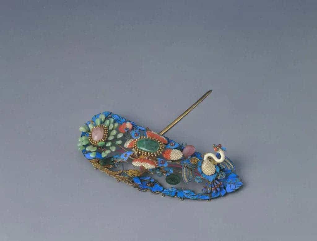 铜镀金点翠嵌珠石海棠仙鹤纹头花 - 故宫首饰类藏品_第1张