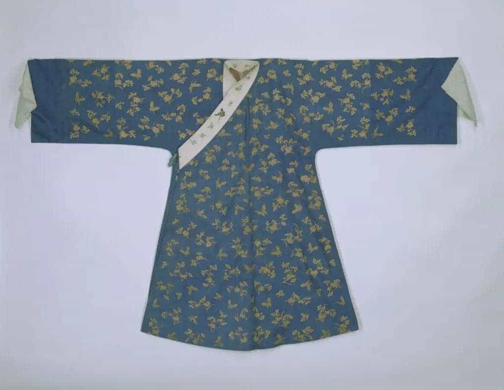 蓝色缂丝金海棠蝶纹褶子 - 故宫音乐戏曲类藏品_第1张