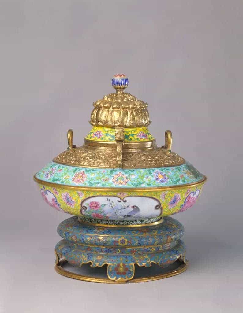 乾隆款画珐琅开光山水花鸟图盖碗 - 故宫珐琅器藏品_第1张
