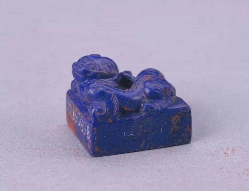 青金石螭纽“大块假我以文章”印 - 故宫玺印类藏品_第1张