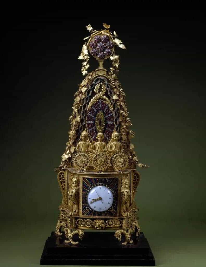 铜镀金转皮球花三人打乐钟 - 故宫钟表仪器类藏品_第1张
