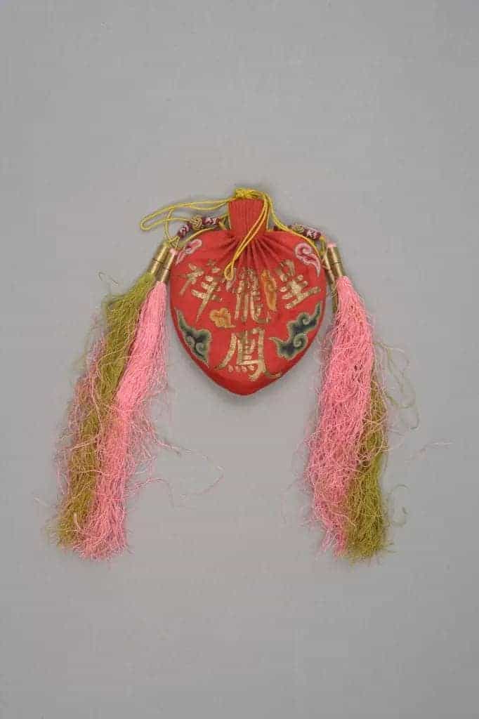 红色缎平金锁线绣龙凤呈祥活计 - 故宫织绣类藏品_第1张