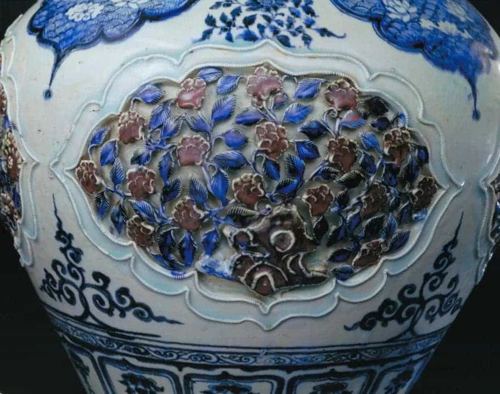 景德镇窑青花釉里红镂雕盖罐 - 故宫陶瓷器藏品_第5张