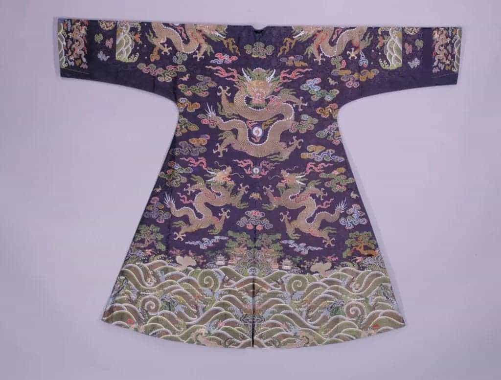 石青色云蟒妆花缎袷女褂 - 故宫织绣类藏品_第2张