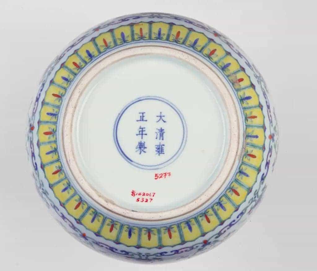 斗彩如意耳蒜头瓶 - 故宫陶瓷器藏品_第2张
