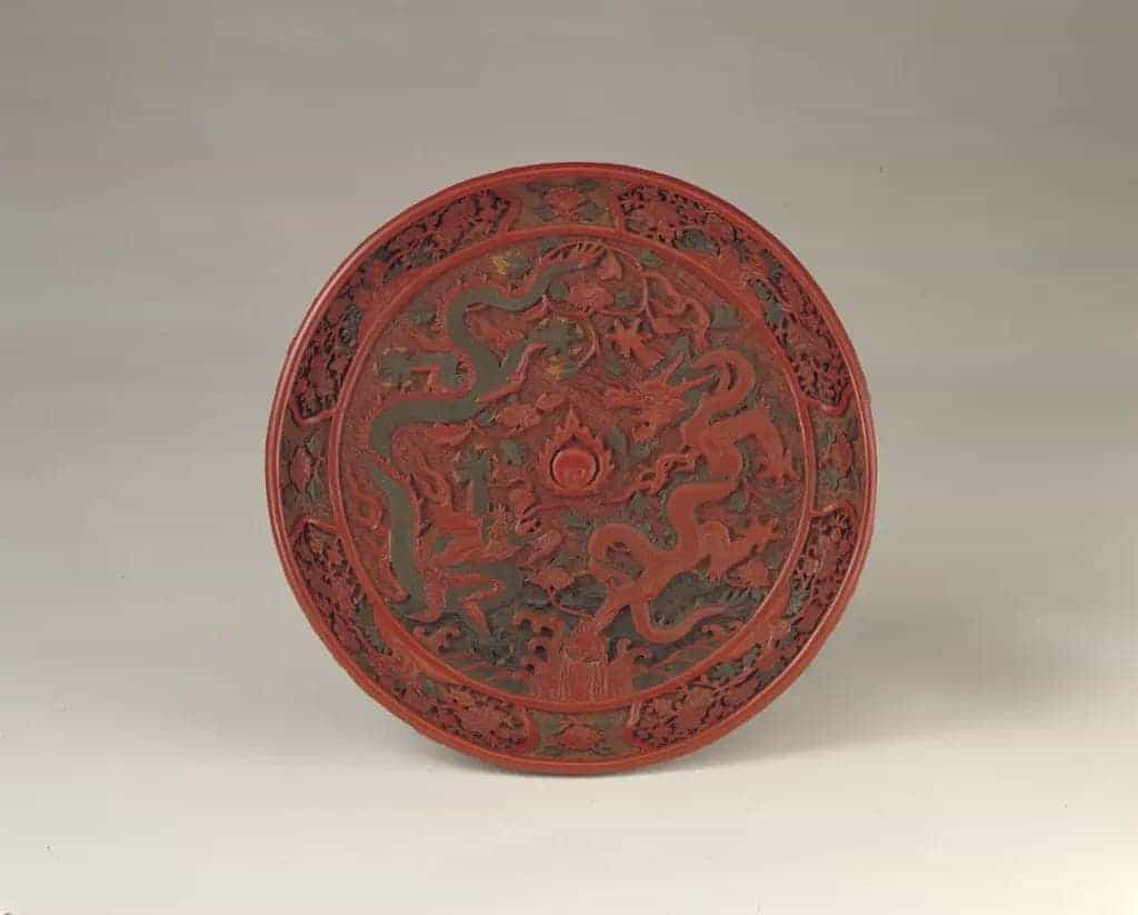 剔彩双龙戏珠纹圆盘 - 故宫漆器藏品_第1张