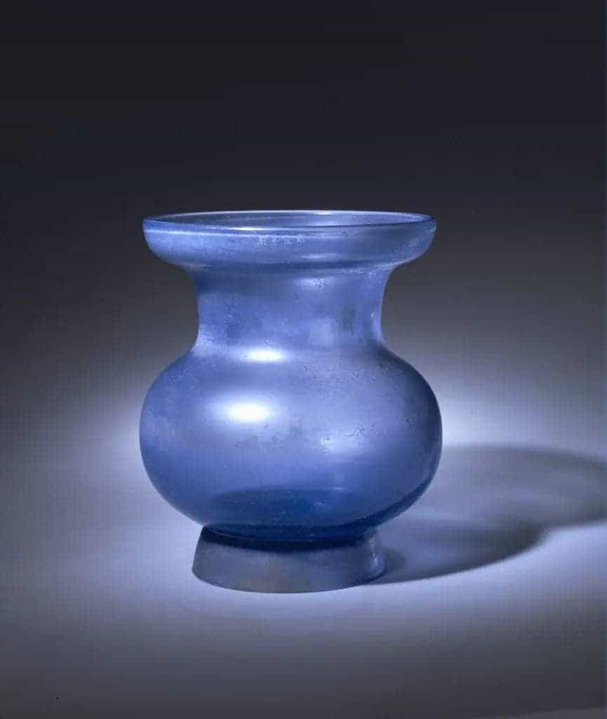 雍正款蓝色透明玻璃尊 - 故宫玻璃器藏品_第1张
