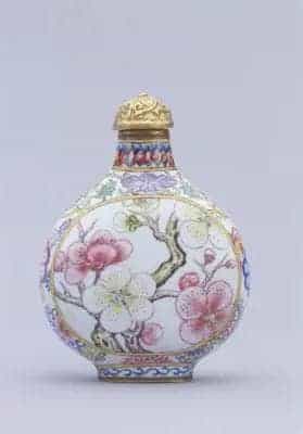 康熙款画珐琅梅花图鼻烟壶 - 故宫珐琅器藏品_第1张