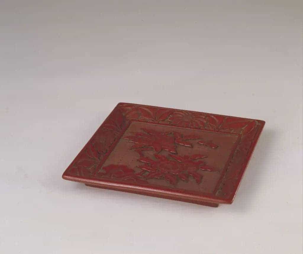 剔红石榴蜻蜓图方盘 - 故宫漆器藏品_第1张