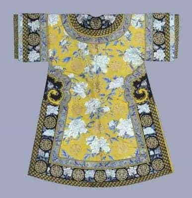 明黄色绸绣牡丹平金团寿单氅衣 - 故宫织绣类藏品_第2张