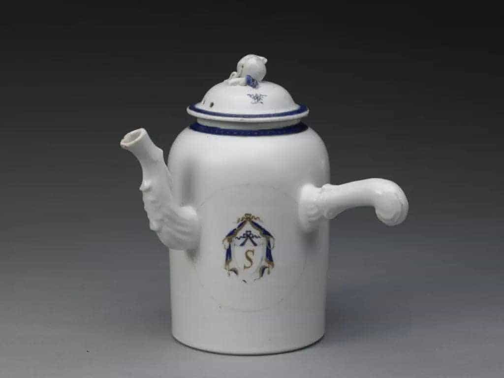 粉彩描金徽章纹单柄壶 - 故宫陶瓷器藏品_第1张