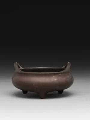 铜桥耳乳足炉 - 故宫青铜器藏品_第1张