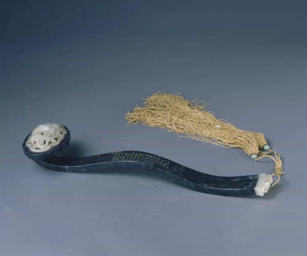 墨玉嵌白玉蟠龙如意 - 故宫玉石器藏品_第1张