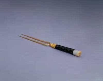 金嵌木柄玉顶果叉 - 故宫金银锡器藏品_第1张