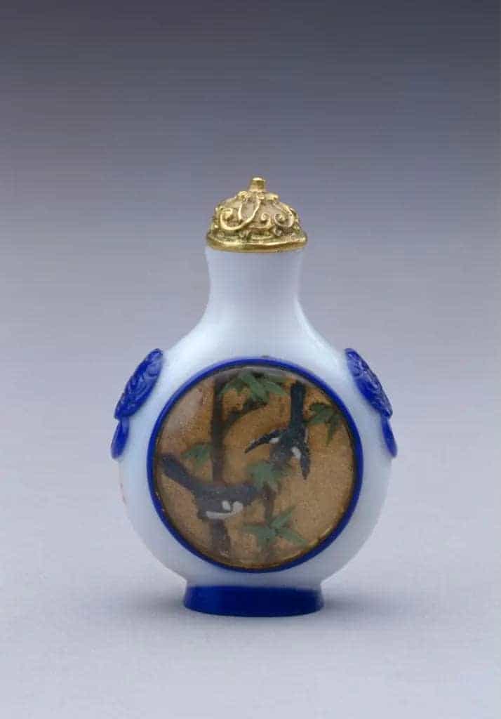 白套蓝玻璃竹鹊图鼻烟壶 - 故宫生活器具类藏品_第1张