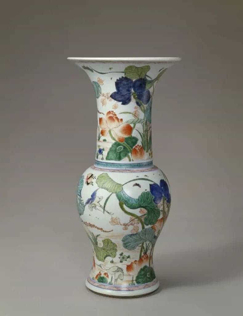 五彩加金鹭莲纹尊 - 故宫陶瓷器藏品_第1张