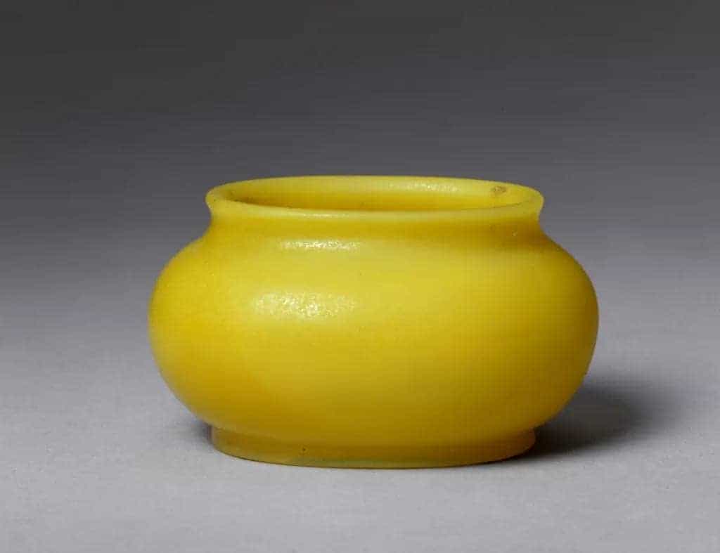 雍正款黄玻璃椭圆形水丞 - 故宫玻璃器藏品_第1张