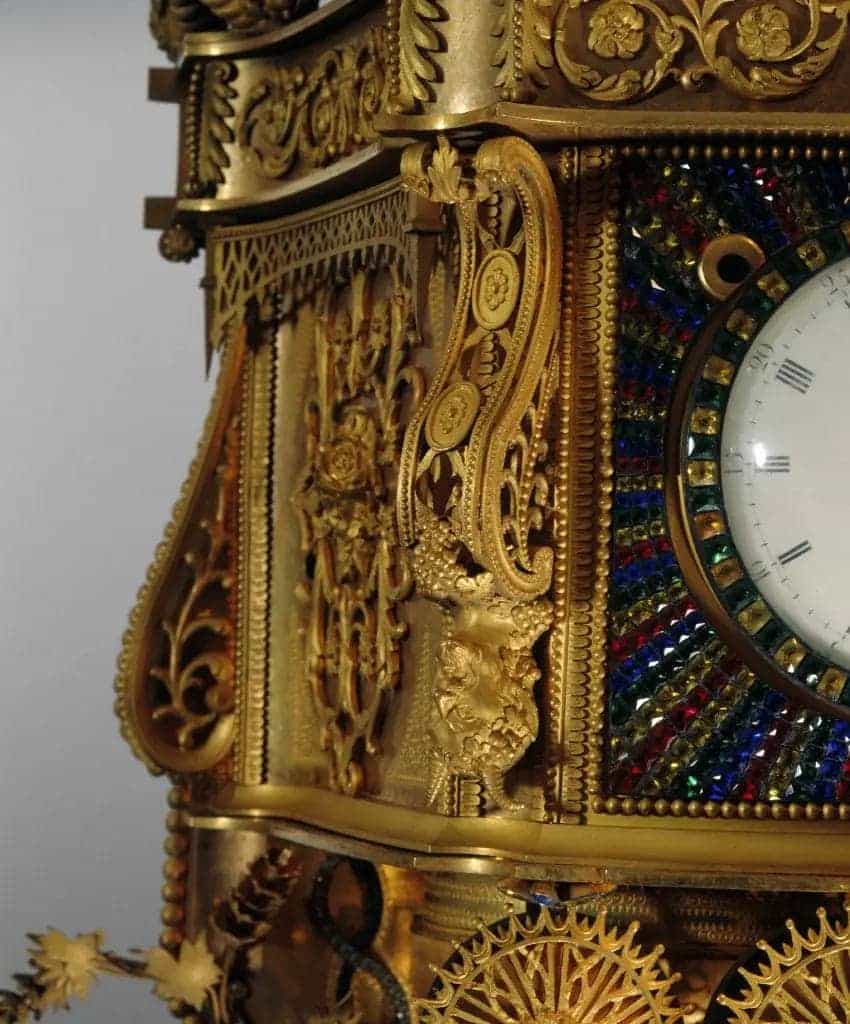 铜镀金转皮球花三人打乐钟 - 故宫钟表仪器类藏品_第3张