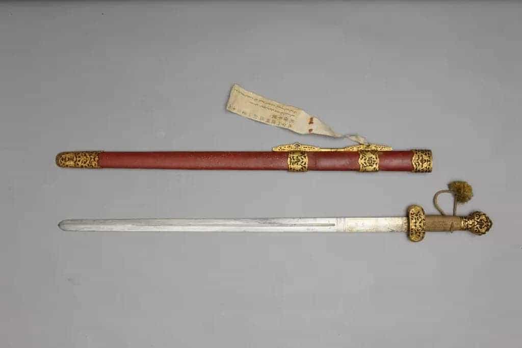 铁柄鲨鱼皮鞘辅德剑 - 故宫武备仪仗类藏品_第1张