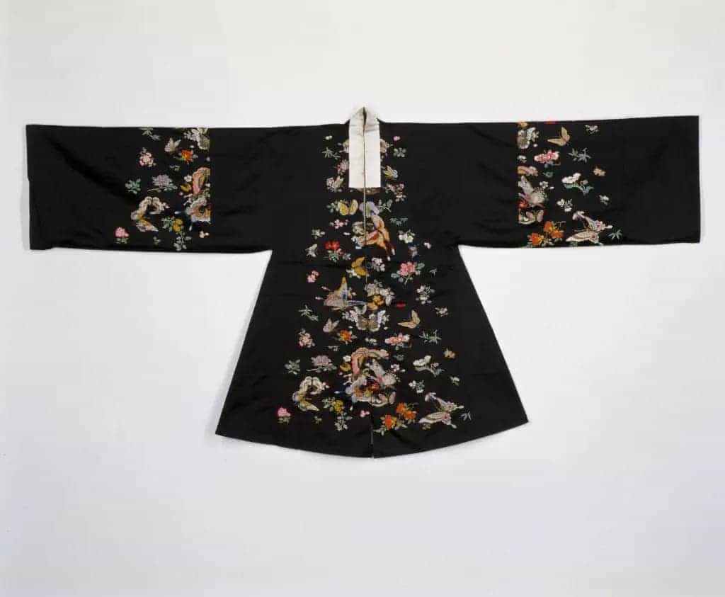 青色四季花折枝百花蝶纹妆花缎女帔 - 故宫音乐戏曲类藏品_第1张