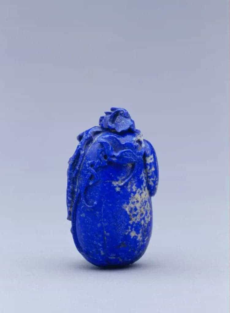 青金石雕瓜蝶鼻烟壶 - 故宫生活器具类藏品_第1张