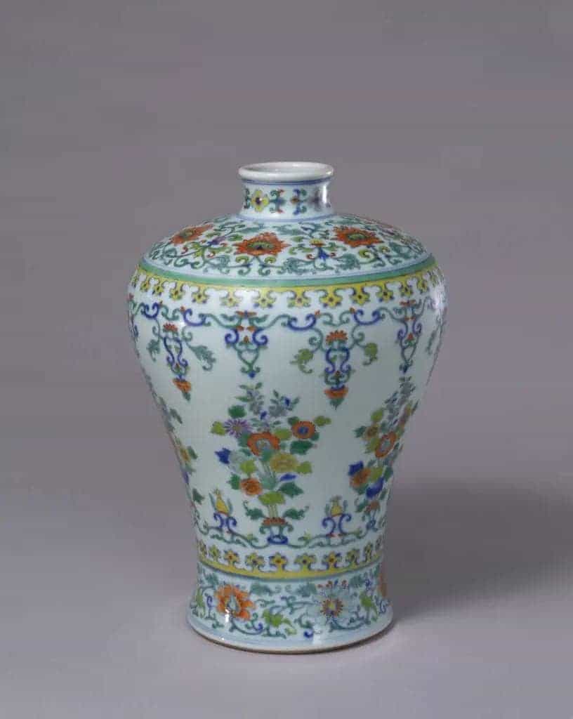 斗彩缠枝花纹梅瓶 - 故宫陶瓷器藏品_第1张