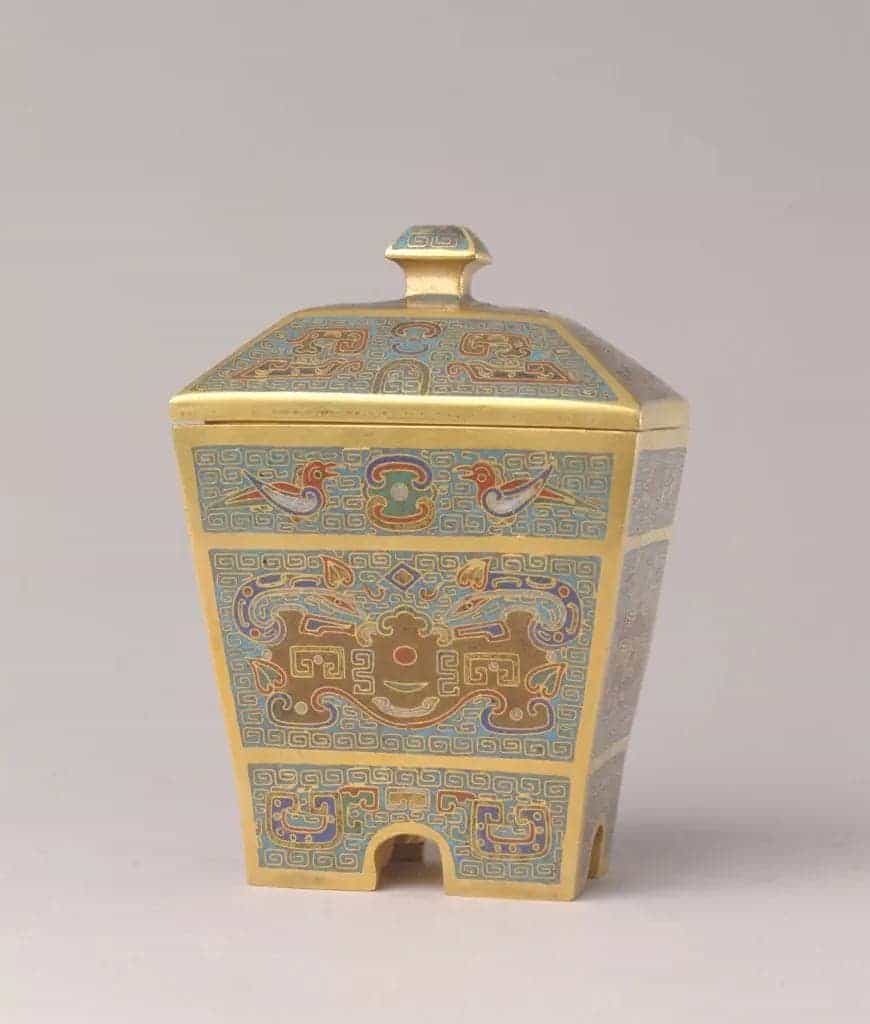 乾隆款掐丝珐琅兽面纹长方奁 - 故宫珐琅器藏品_第1张