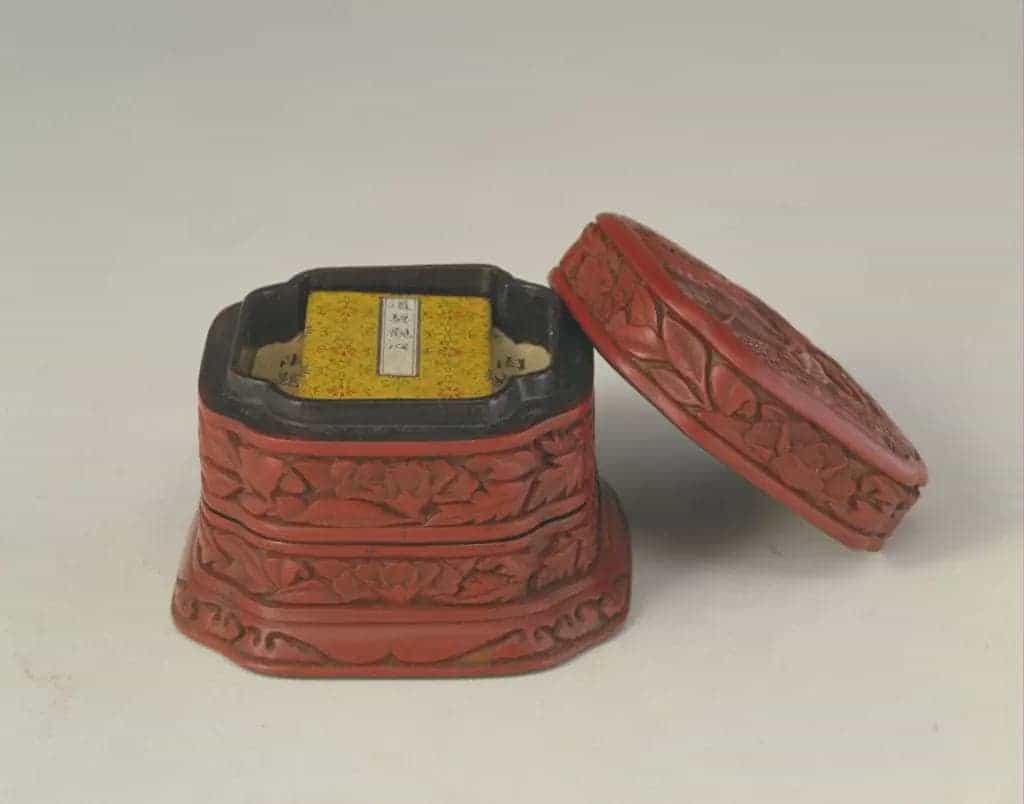 剔红垂钓图二层方盒 - 故宫漆器藏品_第2张