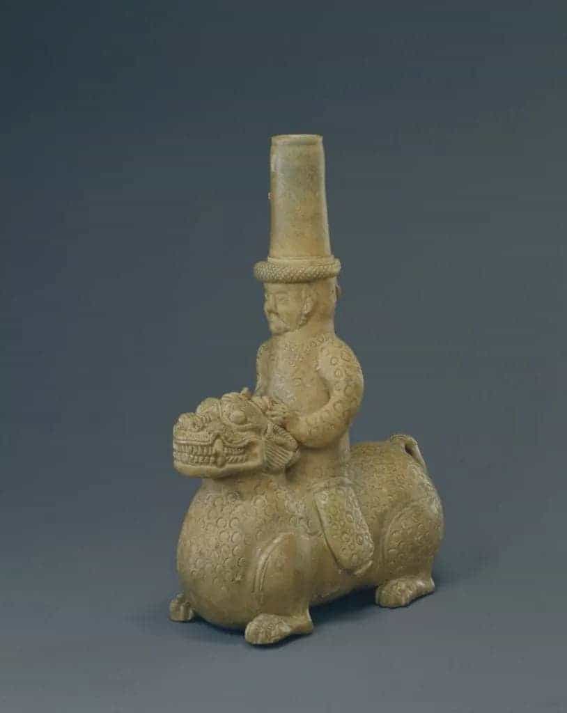 青釉戳印圆圈纹人骑辟邪 - 故宫陶瓷器藏品_第1张