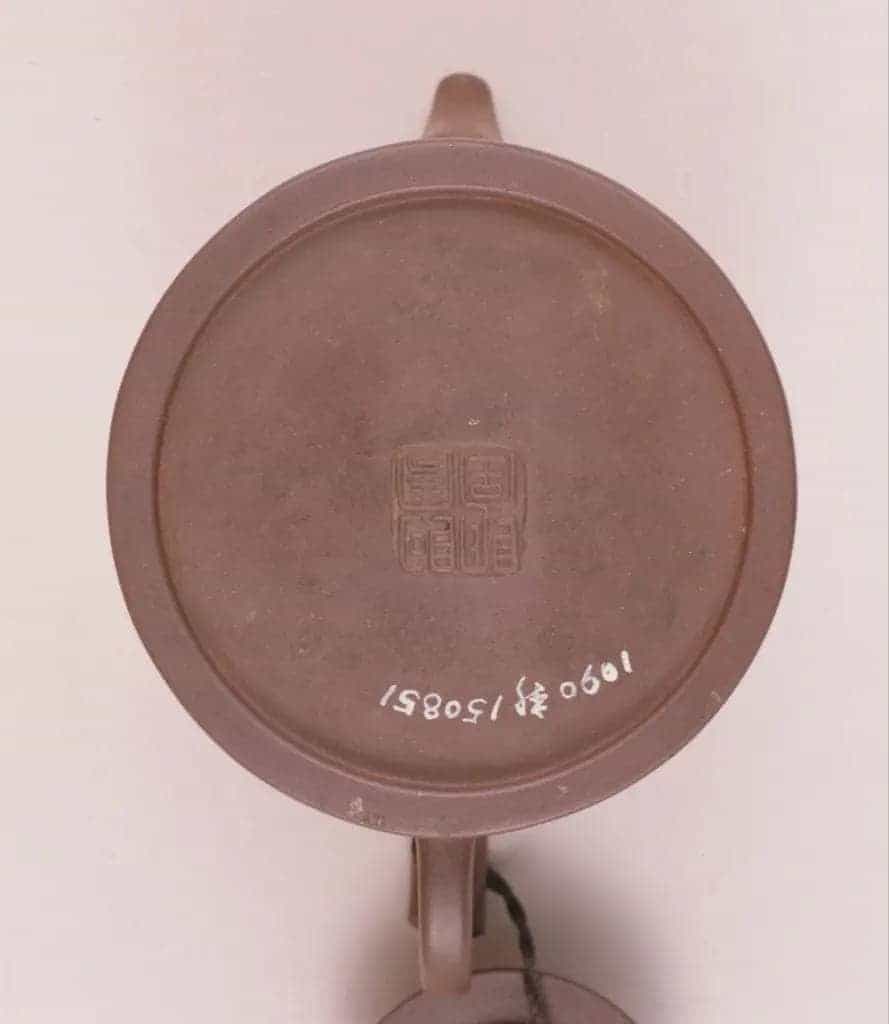 宜兴窑“阿曼陀室”款紫砂描金山水纹茶壶 - 故宫陶瓷器藏品_第3张